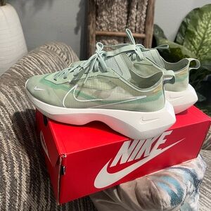 Nike Women's Vista Lite Sneakers Pistachio Frost - 8.5